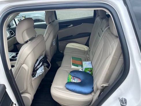 Used 2019 Lincoln Nautilus Select AWD/4WD image 8