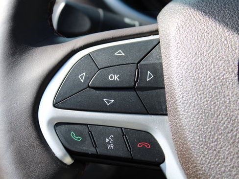 Used 2016 Jeep Cherokee Overland w/ Technology Group AWD/4WD image 11