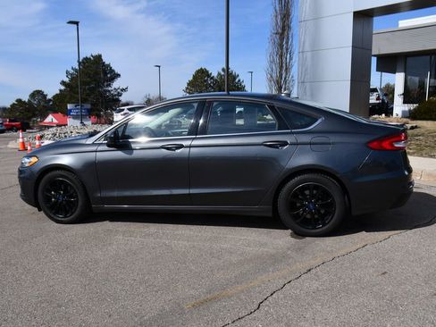 Used 2020 Ford Fusion SE image 3