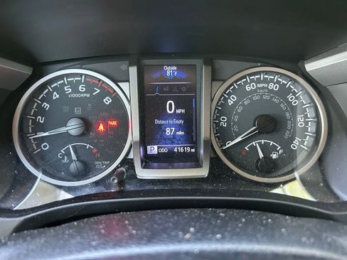 Used 2020 Toyota Tacoma SR5 RWD image 23