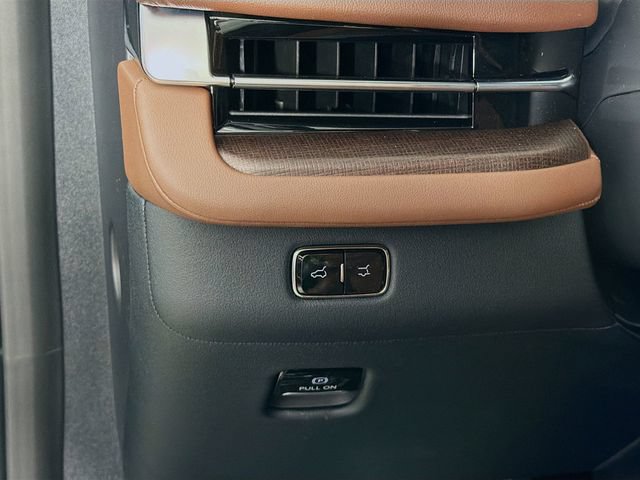 New 2026 Lincoln Navigator Reserve AWD/4WD image 10
