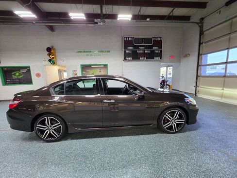 Used 2016 Honda Accord Touring image 5