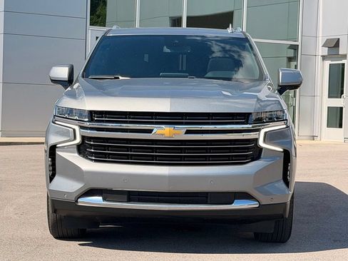 Used 2023 Chevrolet Suburban LT AWD/4WD image 5
