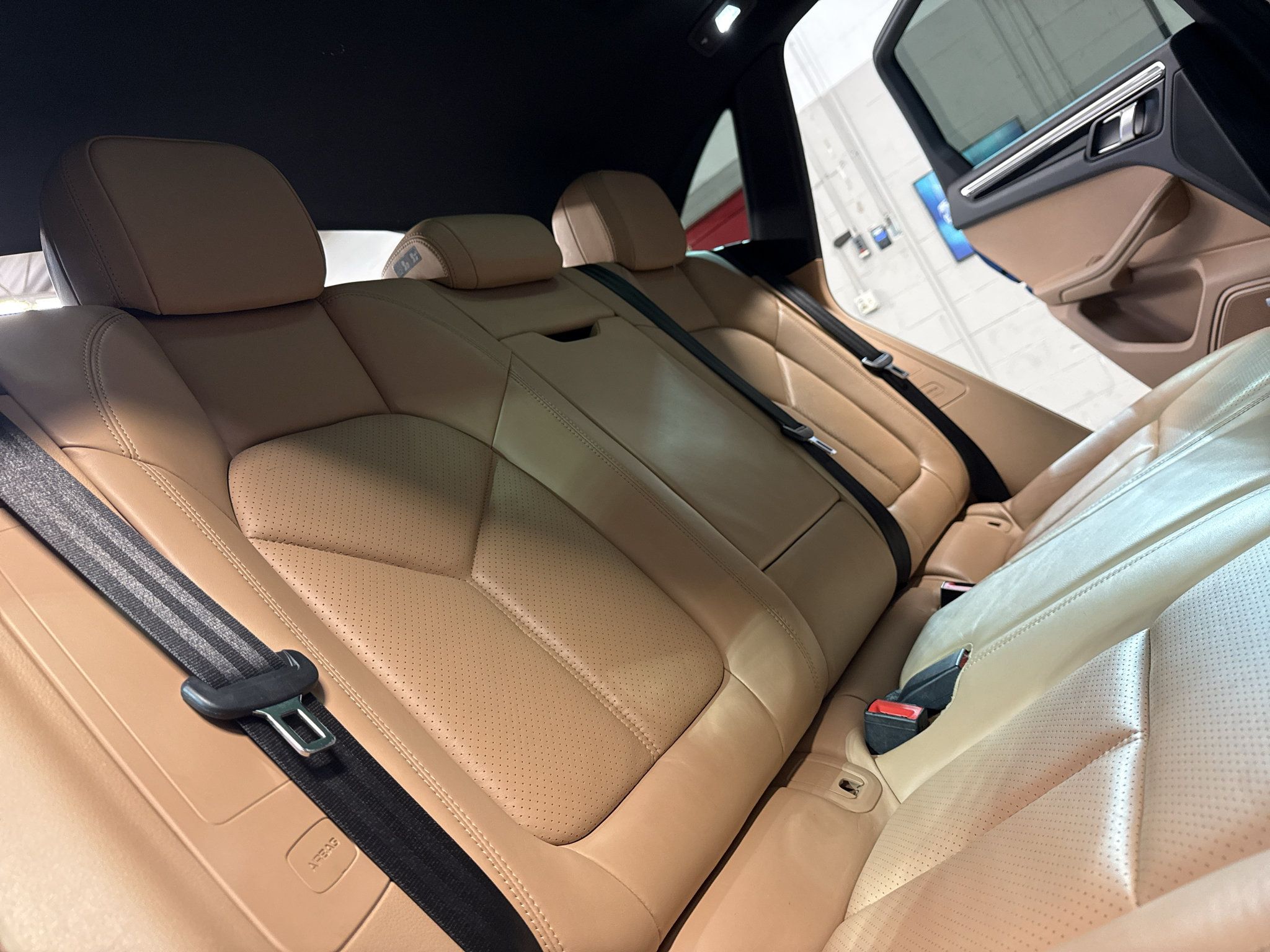 Used 2020 Porsche Macan AWD/4WD image 28