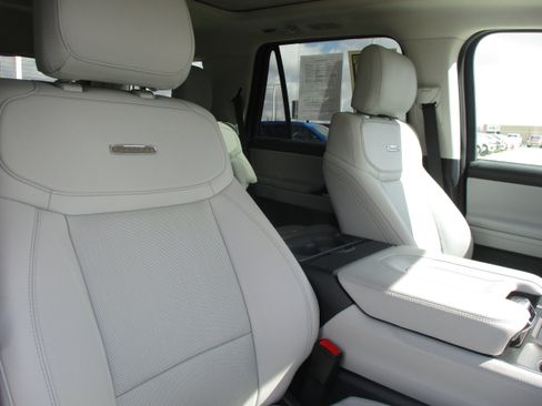 Used 2025 Ford Expedition Platinum AWD/4WD image 51