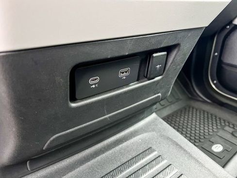 Used 2021 Land Rover Defender 90 First Edition image 18