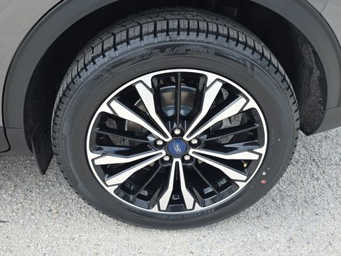 Used 2022 Ford Escape SEL w/ SEL Stealth AWD Package image 13