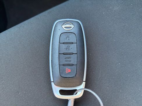 Used 2025 Nissan Versa SV image 21