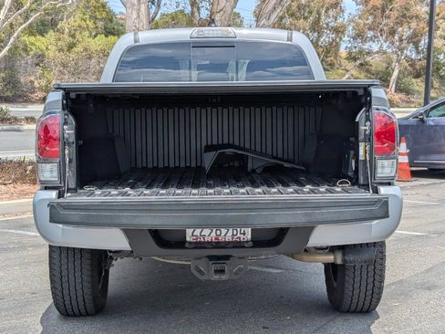 Used 2021 Toyota Tacoma Limited w/ Blackout Package (TMS) AWD/4WD image 9