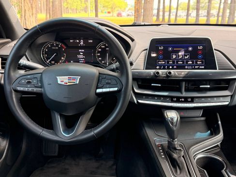 Used 2021 Cadillac CT4 Luxury RWD image 3