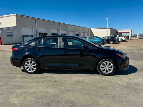 Certified 2024 Toyota Corolla LE image 2