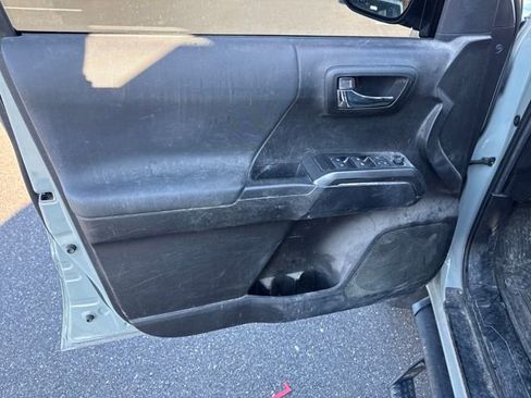 Used 2022 Toyota Tacoma TRD Sport image 16