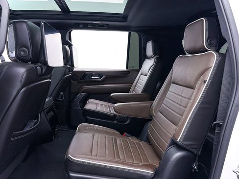 Used 2025 GMC Yukon XL Denali Ultimate AWD/4WD image 43