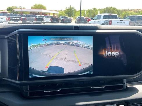 Used 2025 Jeep Wrangler Unlimited Rubicon w/ Convenience Group AWD/4WD image 23