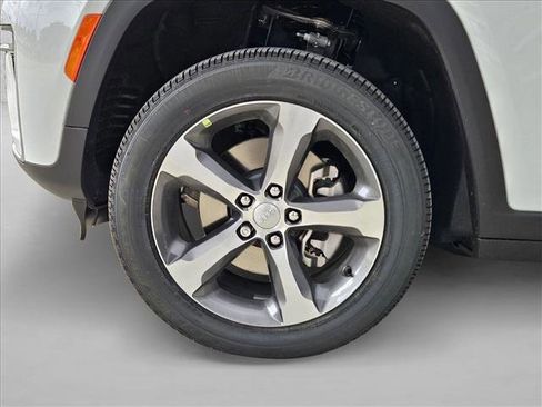 New 2026 Jeep Grand Cherokee L Limited RWD image 10