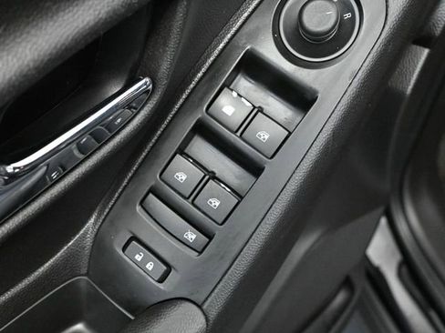 Used 2019 Chevrolet Trax LT w/ LT Convenience Package image 18