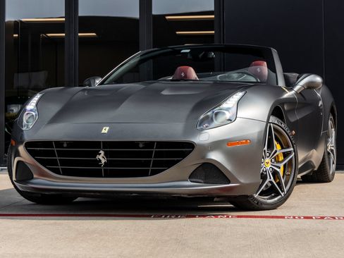 Used 2016 Ferrari California T RWD image 1