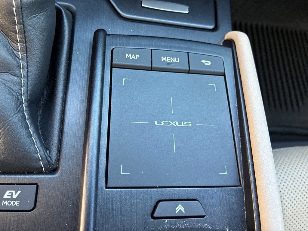 Used 2020 Lexus ES 300h w/ Premium Package FWD image 18