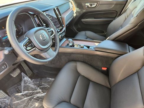 Used 2023 Volvo XC60 T8 Plus image 7
