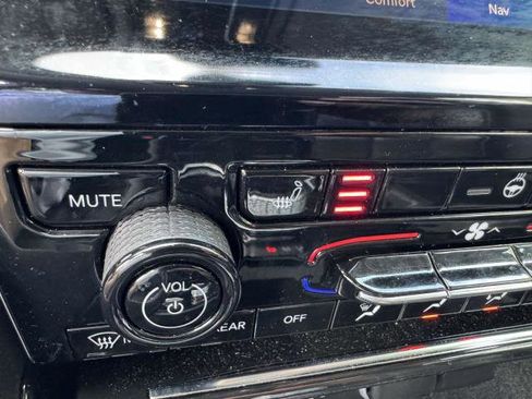 Used 2022 Jeep Grand Cherokee L Limited image 17