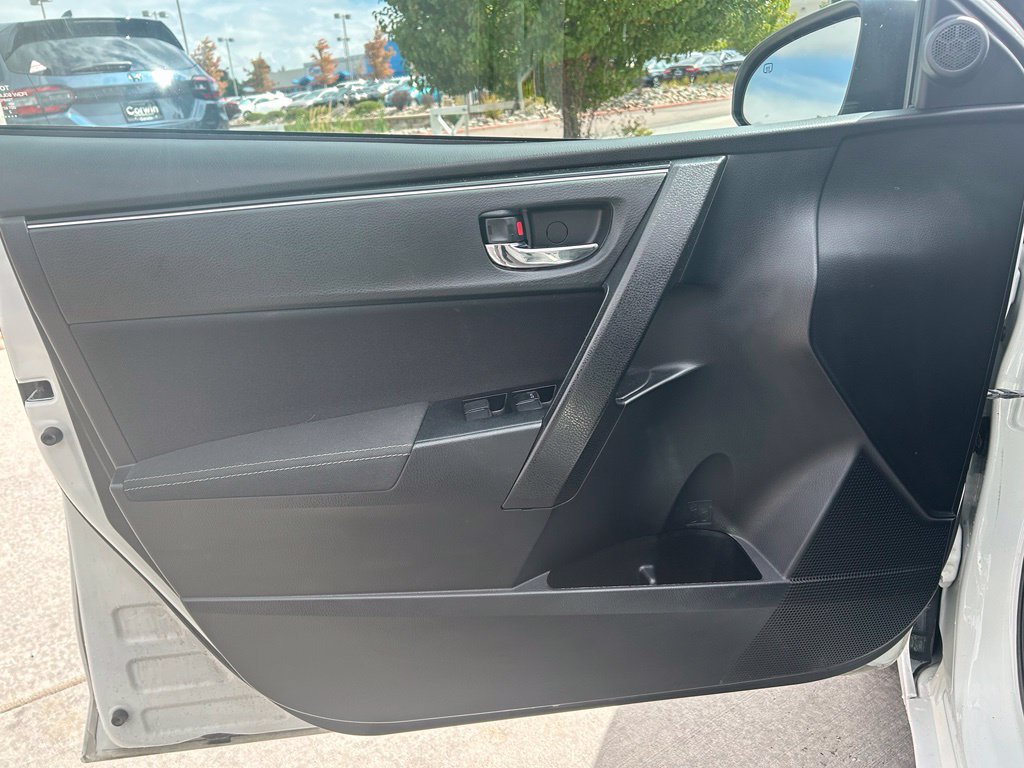 Used 2017 Toyota Corolla LE w/ Carpet Mat Package (TMS) FWD image 21