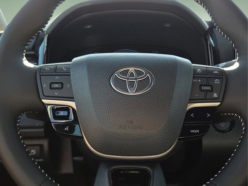 Used 2026 Toyota Camry SE w/ Multimedia Upgrade Package image 25