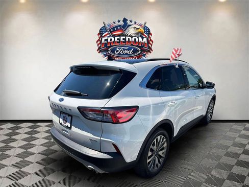 Used 2021 Ford Escape Titanium AWD/4WD image 5