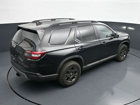 Used 2025 Honda Pilot TrailSport image 24