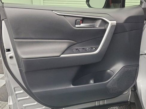 Used 2019 Toyota RAV4 XLE FWD image 18