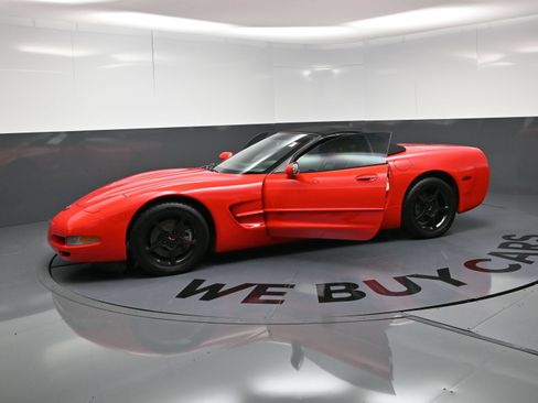 Used 2004 Chevrolet Corvette Convertible w/ Preferred Equipment Group RWD image 20