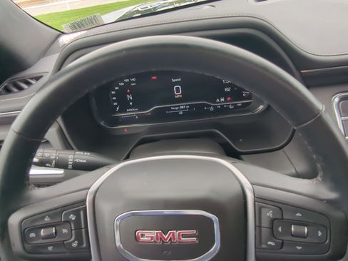 Used 2023 GMC Yukon XL SLT w/ SLT Premium Package AWD/4WD image 12