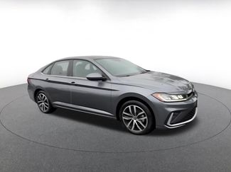 Used 2025 Volkswagen Jetta SE FWD video 2