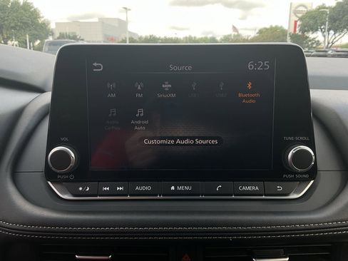 Used 2025 Nissan Rogue SV FWD image 31