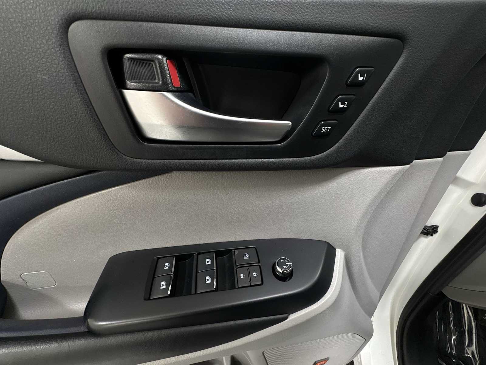 Certified 2019 Toyota Highlander Limited AWD/4WD image 15