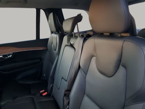 Used 2023 Volvo XC90 B6 Plus image 19