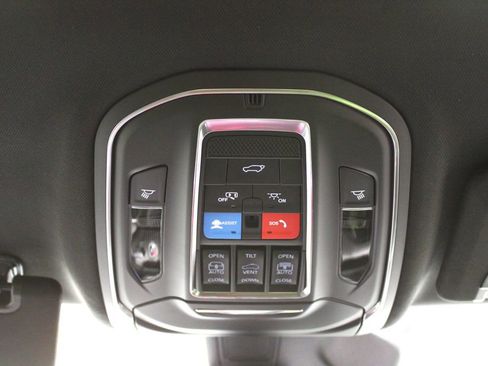 New 2025 Jeep Grand Cherokee Limited w/ Luxury Tech Group II image 25