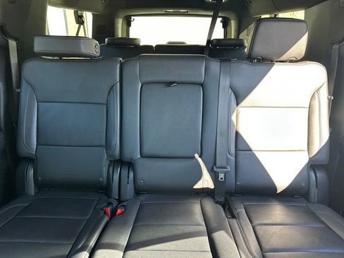 Used 2025 Chevrolet Suburban Z71 AWD/4WD image 37