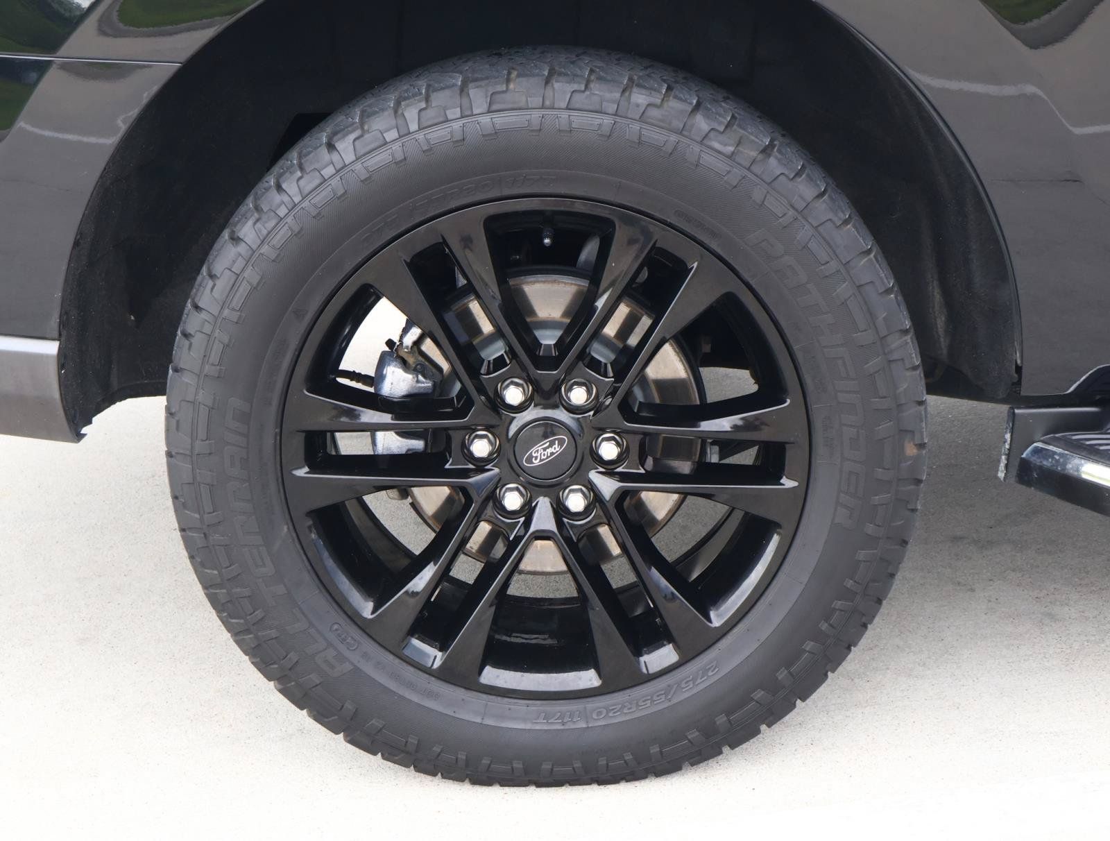 Used 2023 Ford Expedition XLT AWD/4WD image 9