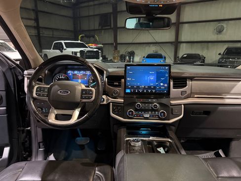 Used 2022 Ford Expedition XLT AWD/4WD image 29