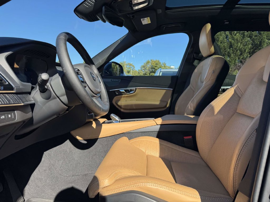 Certified 2025 Volvo XC90 T8 Ultra w/ Protection Package Premier AWD/4WD image 13