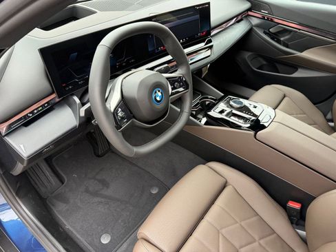 New 2026 BMW i5 eDrive40 w/ Premium Package image 4