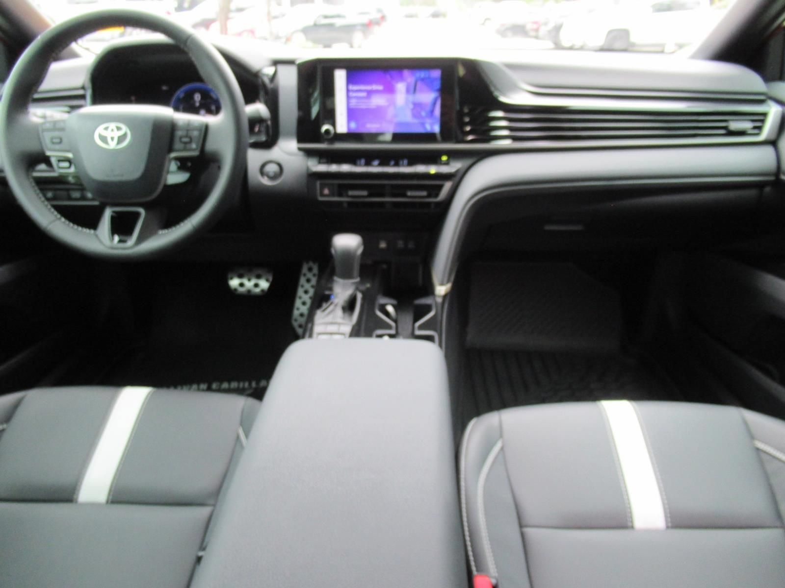 Used 2026 Toyota Camry Hybrid FWD image 11