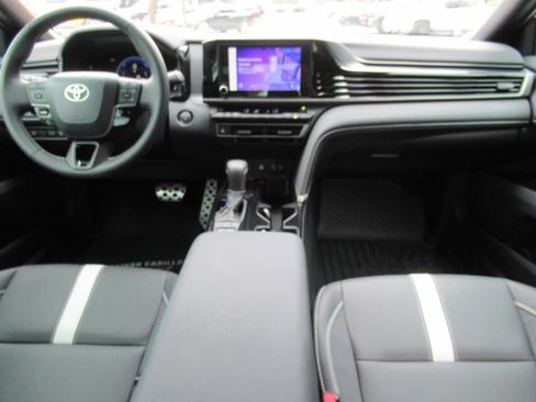 Used 2026 Toyota Camry Hybrid FWD image 11