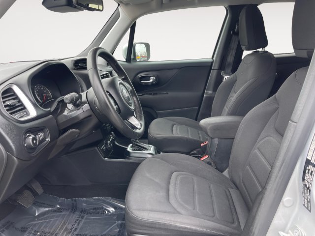 Used 2019 Jeep Renegade Latitude w/ Popular Equipment Group AWD/4WD image 9