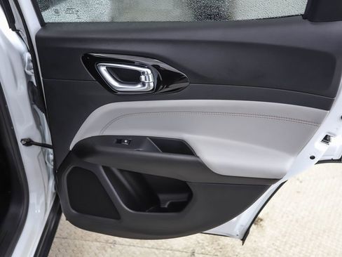 Used 2024 Jeep Compass Limited image 25