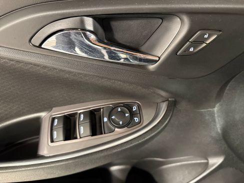 Used 2021 Chevrolet Malibu LT FWD image 19