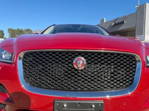 Used 2020 Jaguar F-PACE Prestige image 7