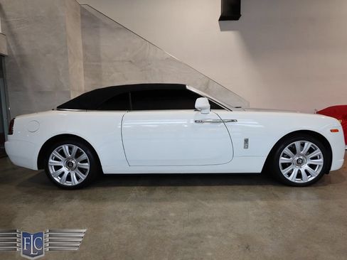 Used 2017 Rolls-Royce Dawn RWD image 51