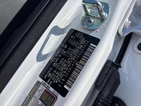 Used 2024 Kia Sorento S FWD image 32