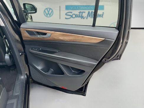 Used 2024 Volkswagen Atlas SE image 30